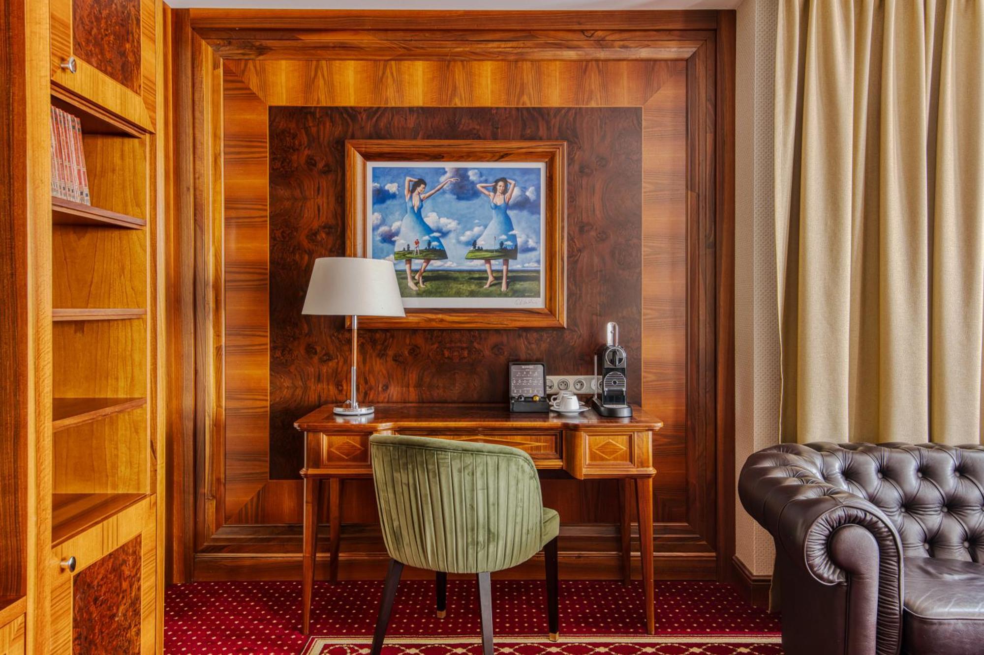 Deluxe Suite
